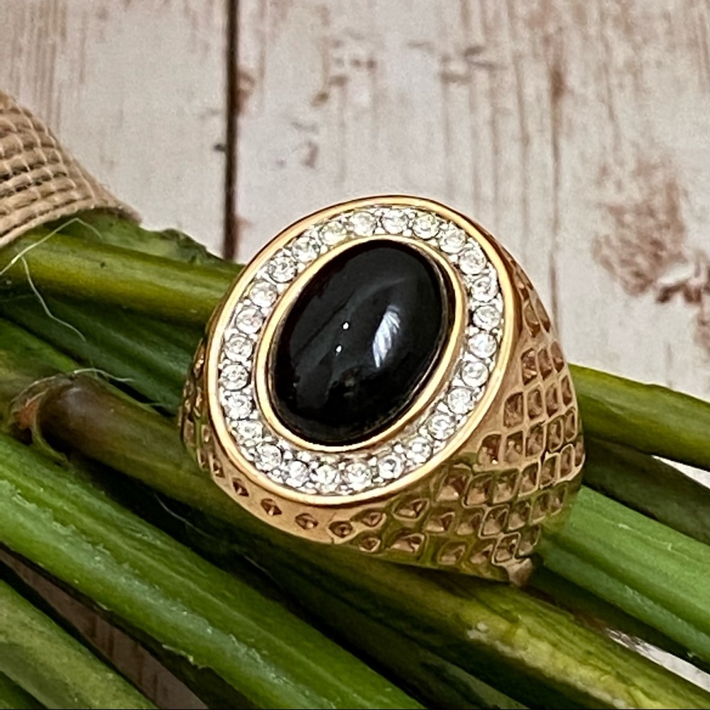 Unsigned Black Onyx Oval Cabochon CZ Stone Gold-tone Men’s Fashion Ring